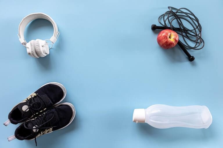 De l'équipement sportif pour pratiquer des séances de coaching à domicile.